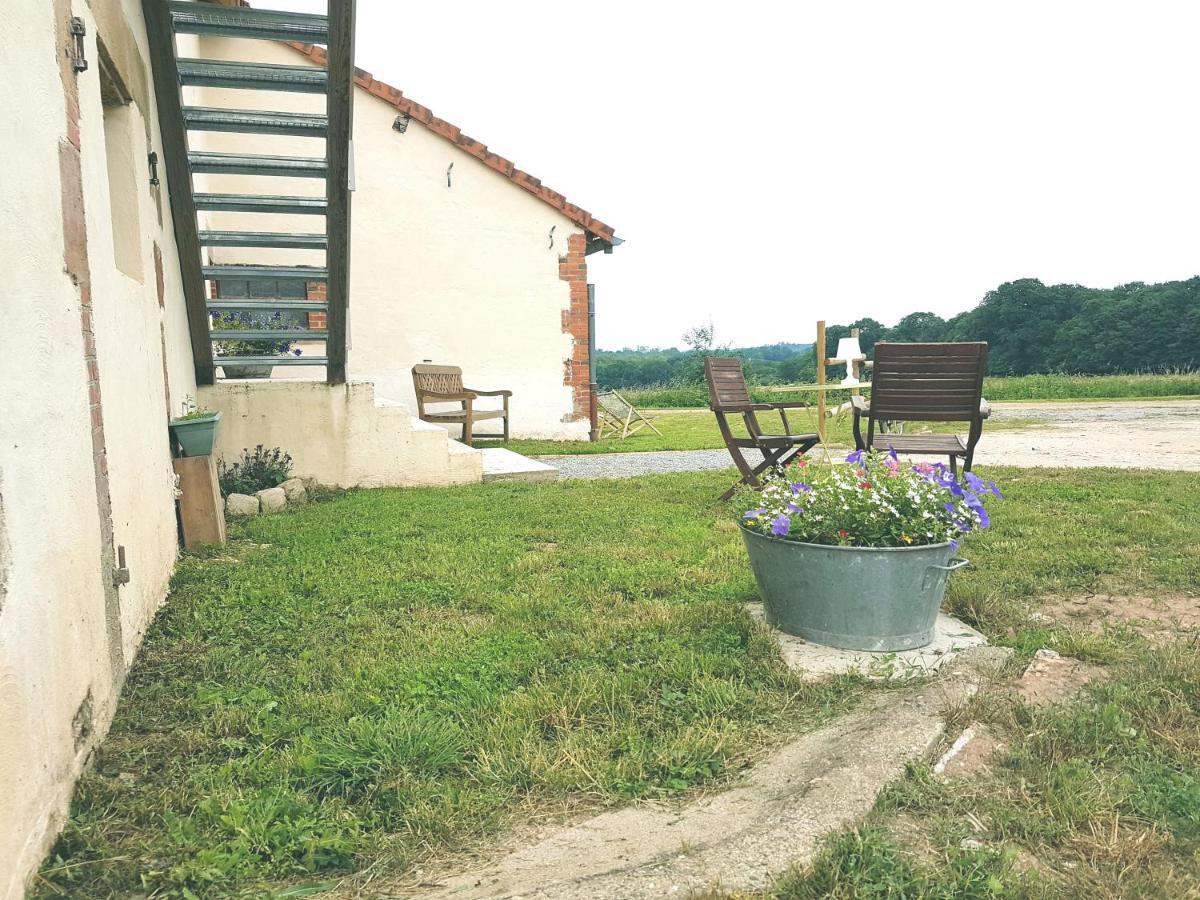 Bed and Breakfast Domaine du bois Chaumet à Couzon Extérieur photo